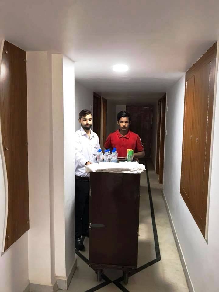hotel-room-service